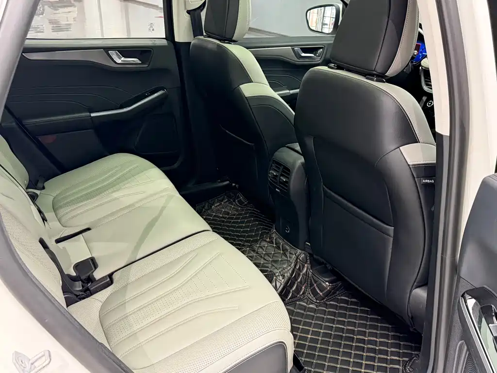 Ford Escape 2020 — фото 19
