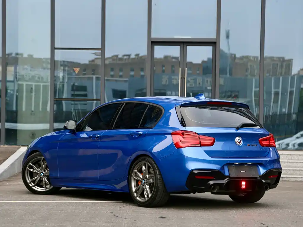 BMW 1 Series 2017 — фото 11