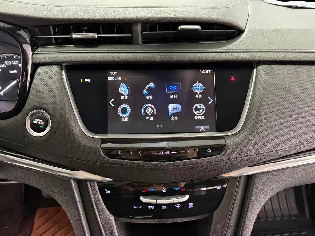 Cadillac XT5 2017 — фото 14