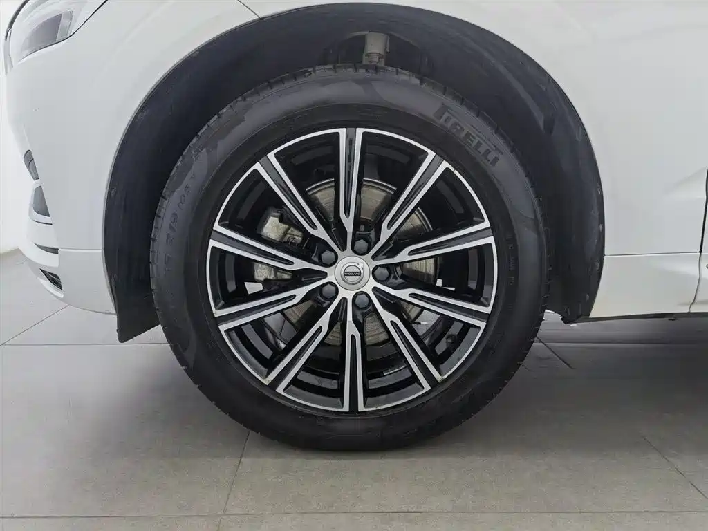 Volvo XC60 2020 — фото 17