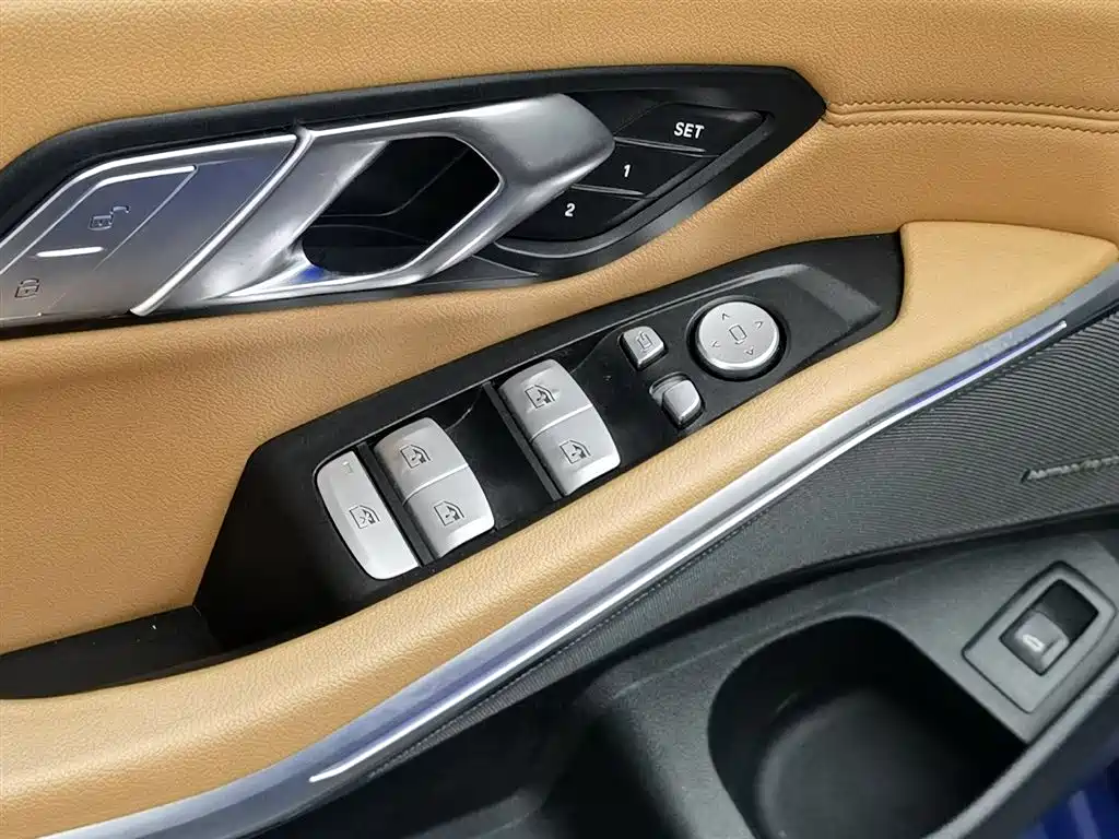 BMW 3 Series 2019 — фото 9