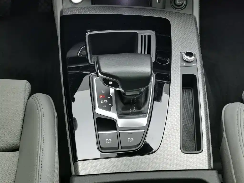 Audi Q5L Sportback 2022 — фото 13