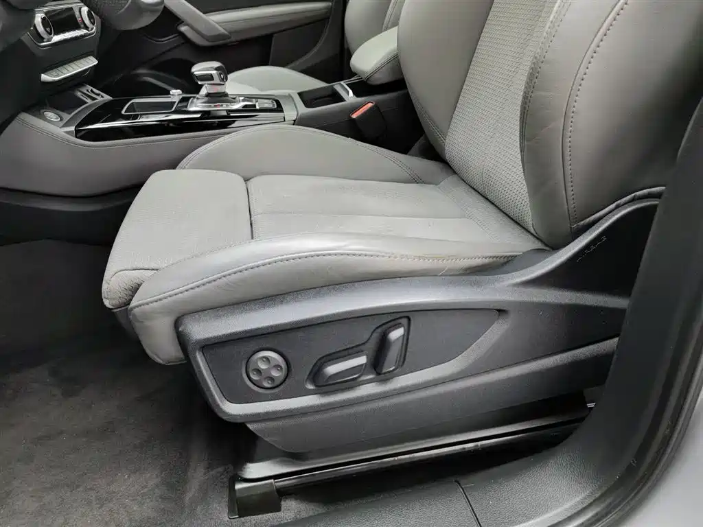 Audi Q5L Sportback 2022 — фото 20