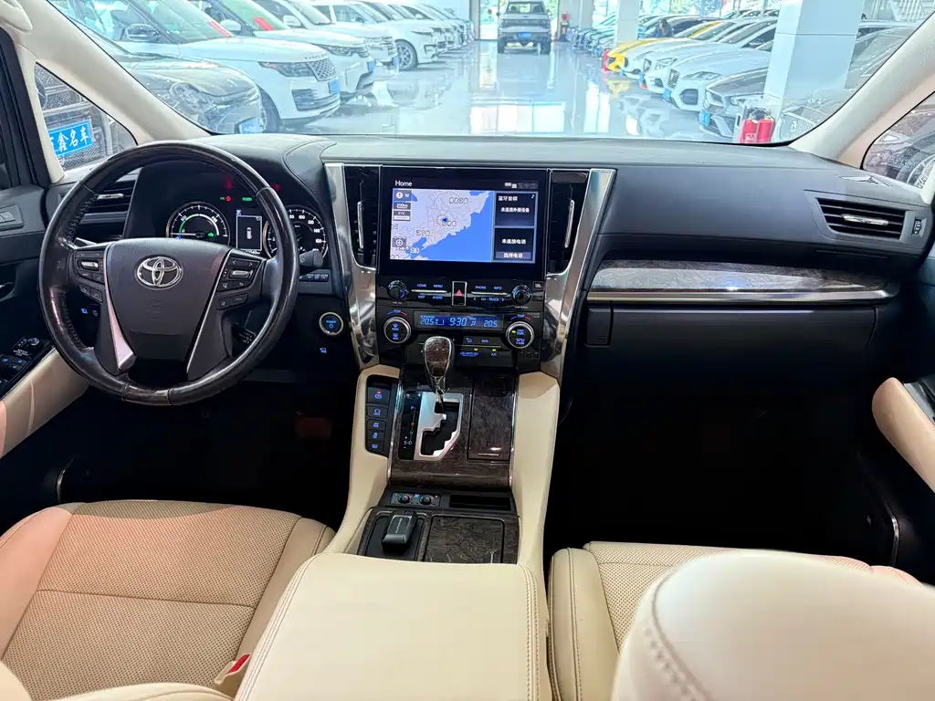 Toyota Alphard 2021 — фото 13