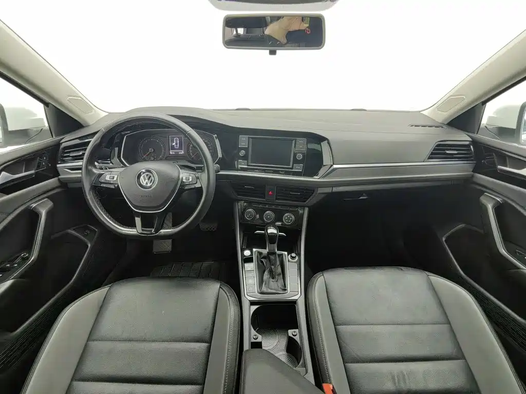 Volkswagen Sagitar 2019