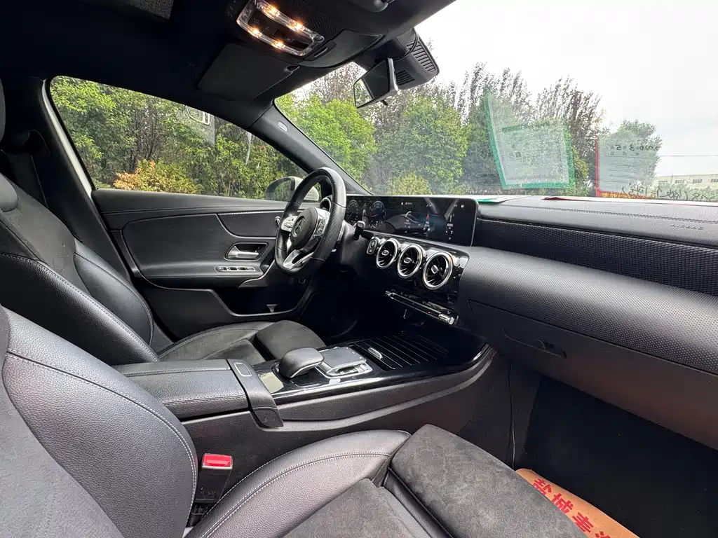 Mercedes-Benz A-Class 2019 — фото 10