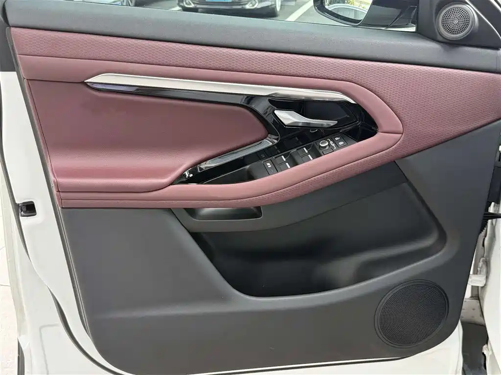 Land Rover Evoque 2023 — фото 14