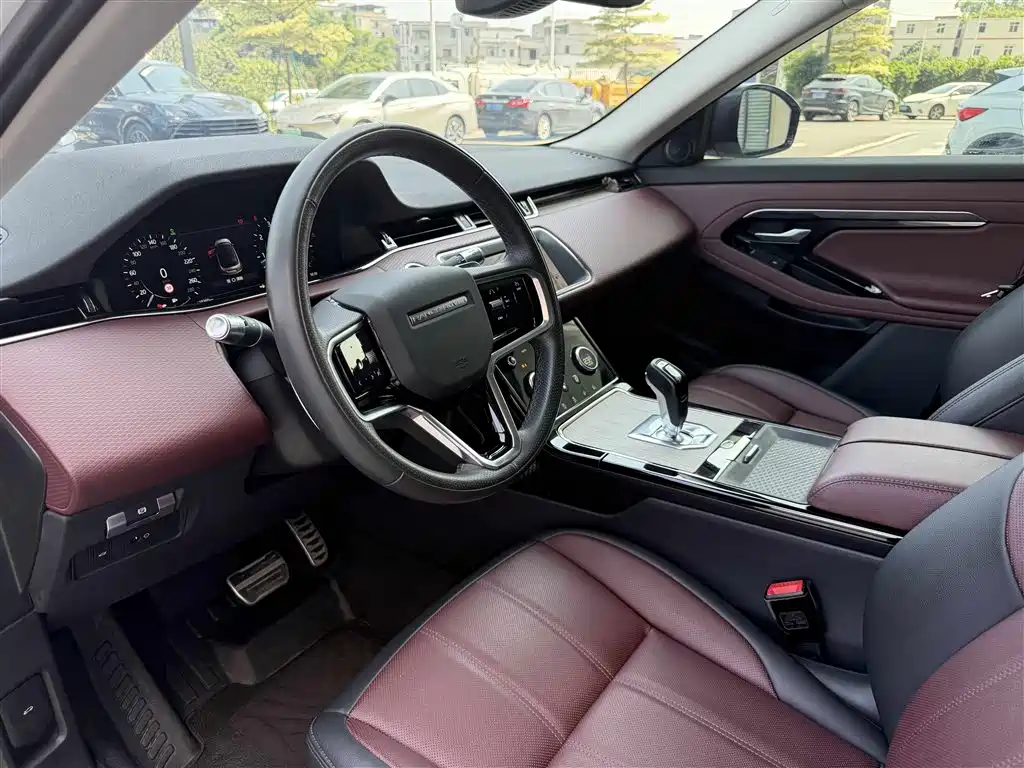 Land Rover Evoque 2023 — фото 15