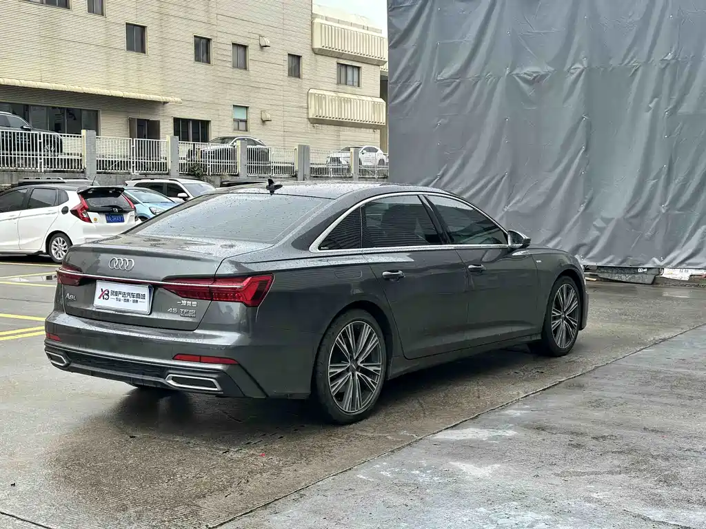Audi A6L 2022