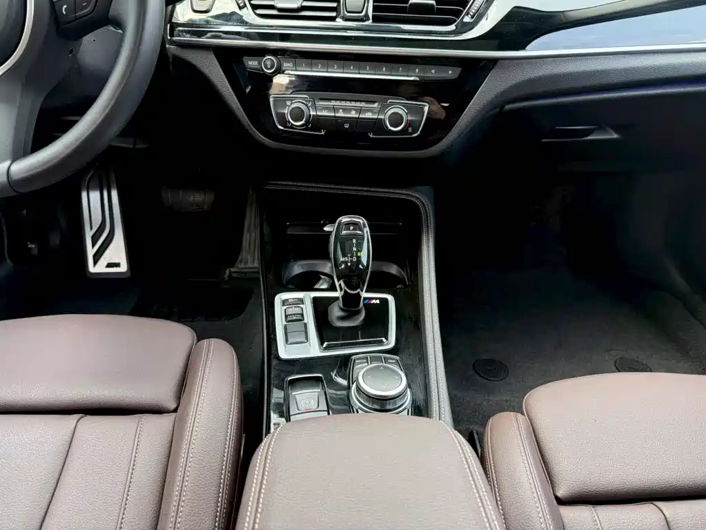 BMW 1 Series 2021 — фото 9