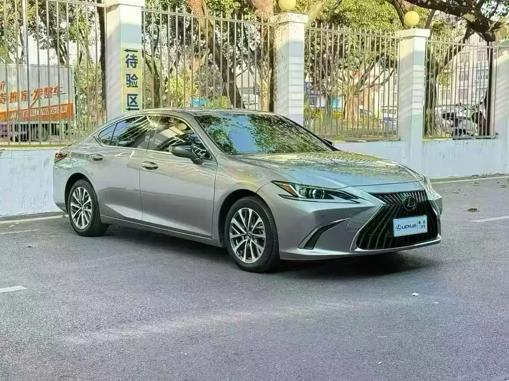 Lexus ES 2023 — фото 2