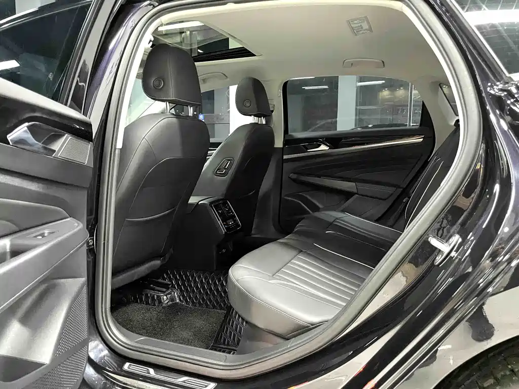 Volkswagen Passat 2023 — фото 10