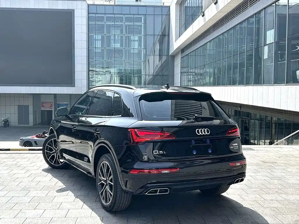 Audi Q5L 2025 — фото 9