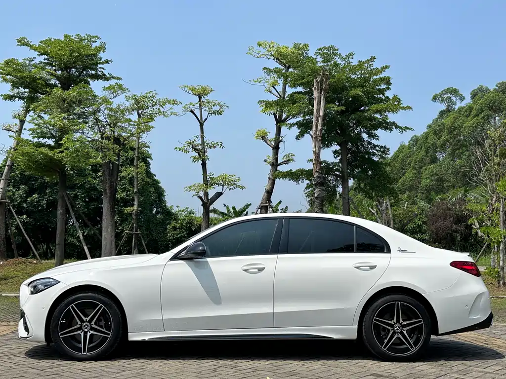 Mercedes-Benz C-Class 2025 — фото 23