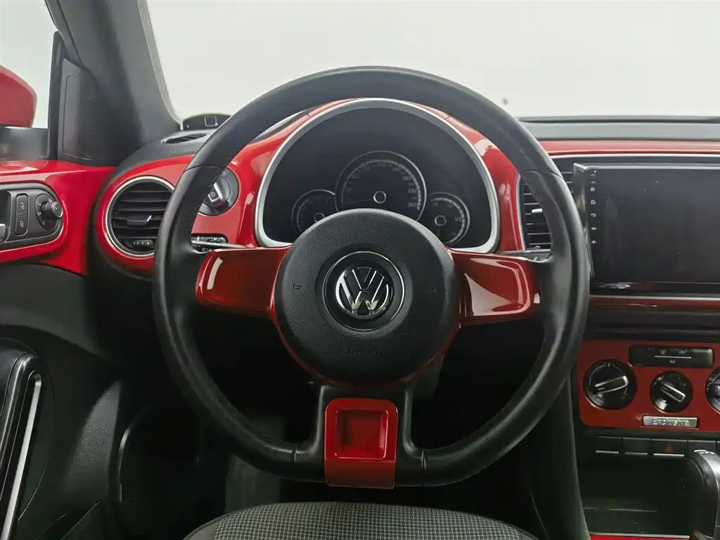 Volkswagen Beetle 2015 — фото 11