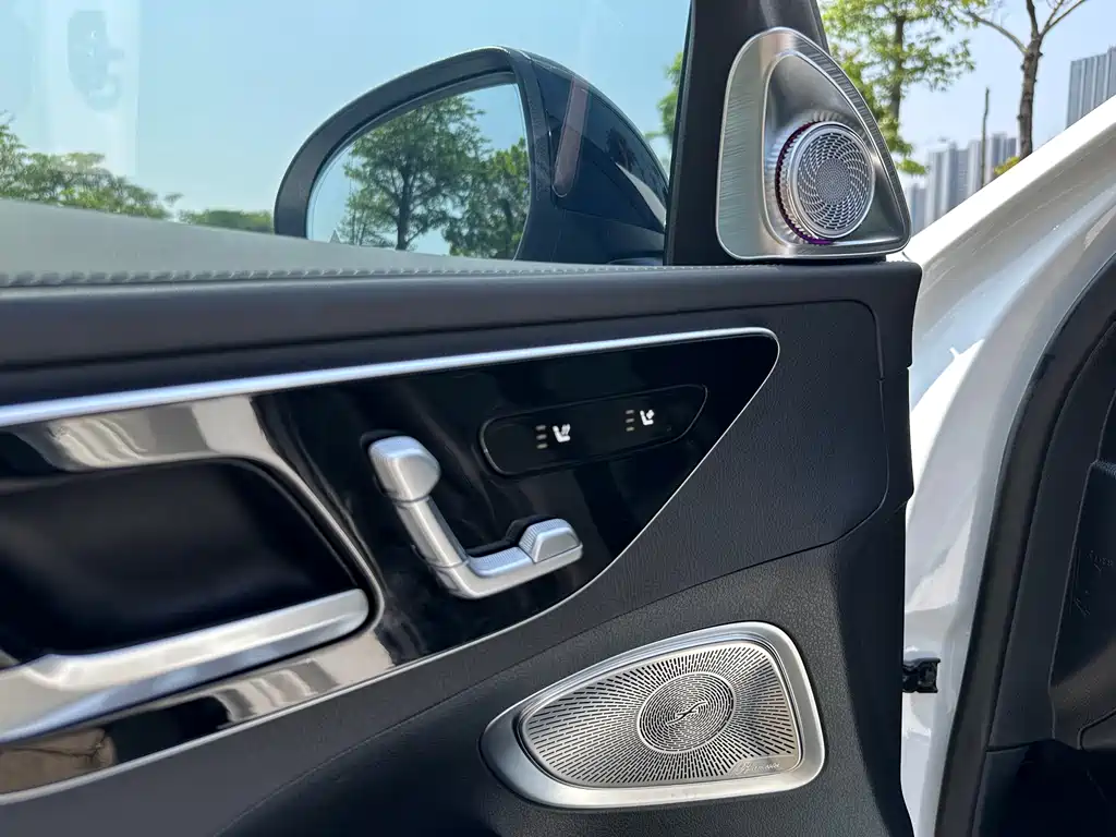Mercedes-Benz C-Class 2025 — фото 15