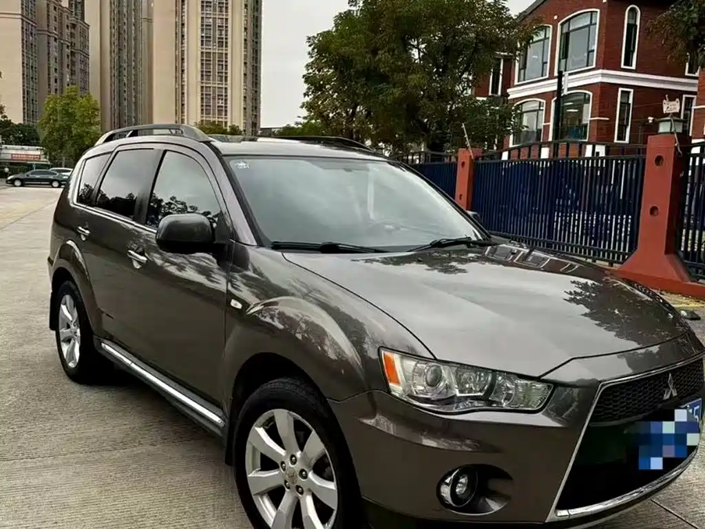 Mitsubishi Outlander 2012