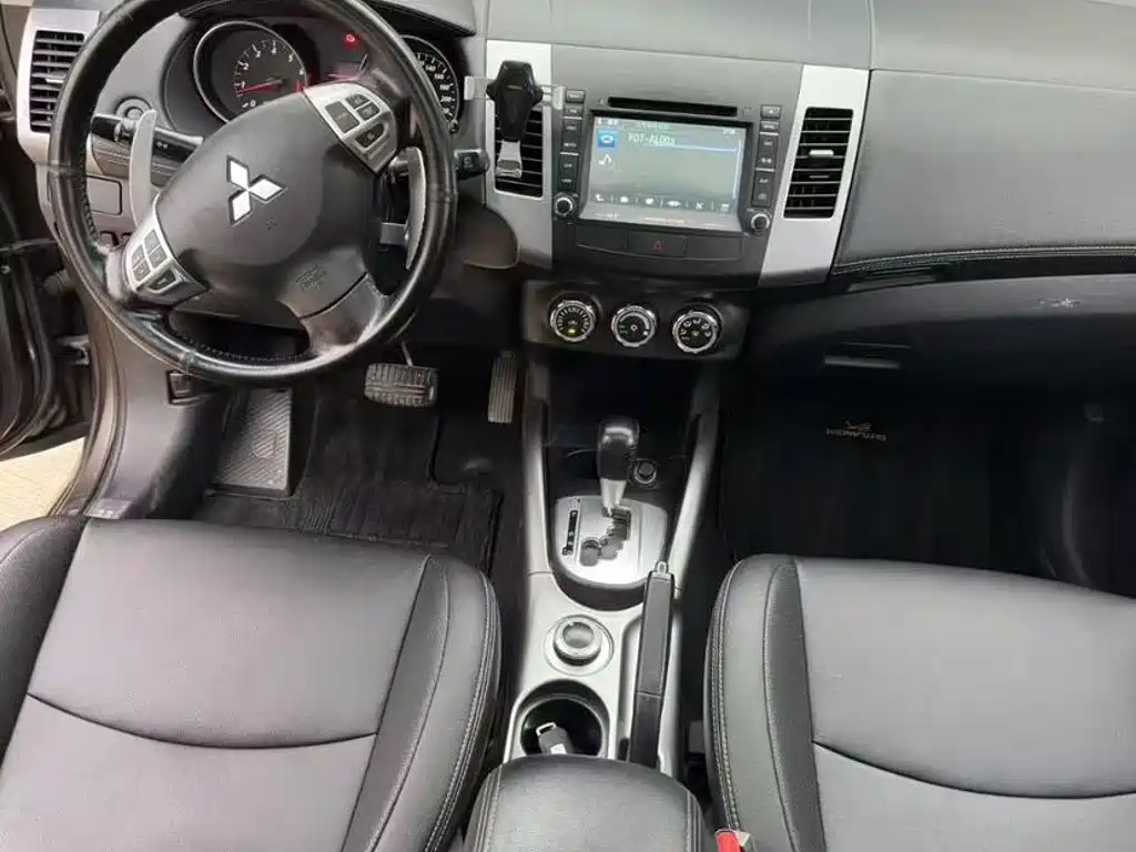 Mitsubishi Outlander 2012