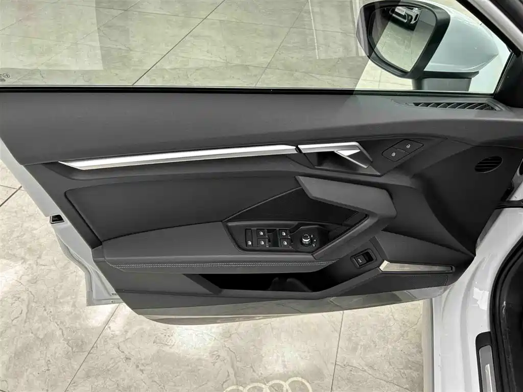 Audi A3 2023 — фото 10