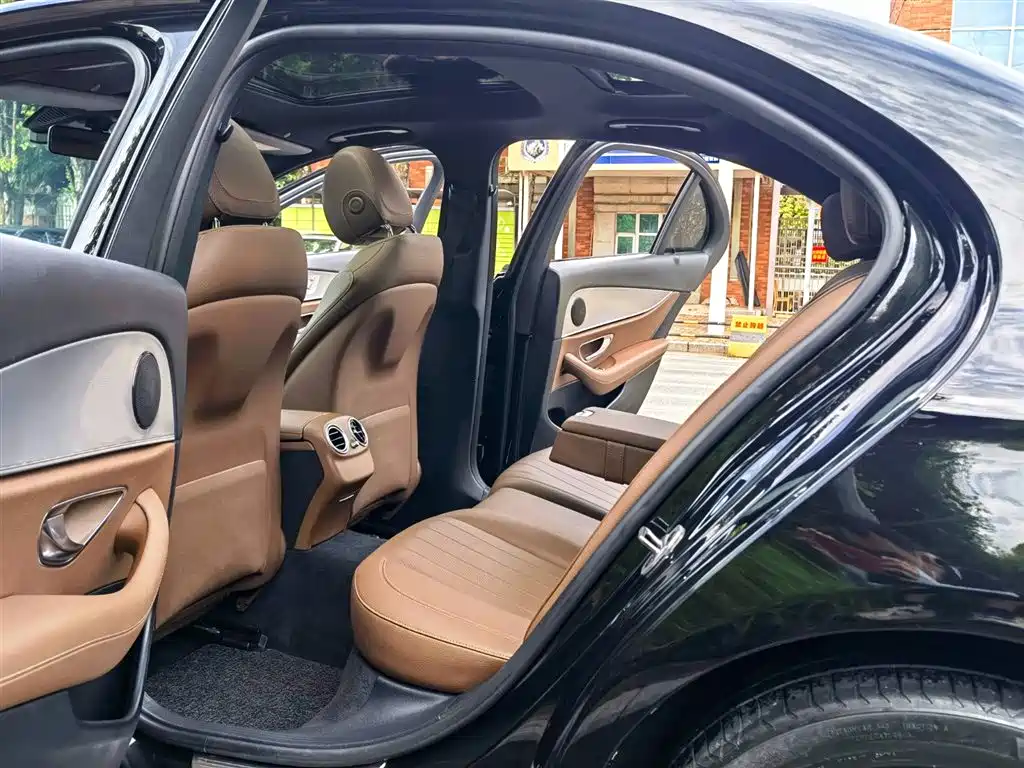 Mercedes-Benz E-Class 2020 — фото 10