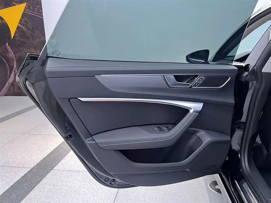 Audi A7L 2024 — фото 30