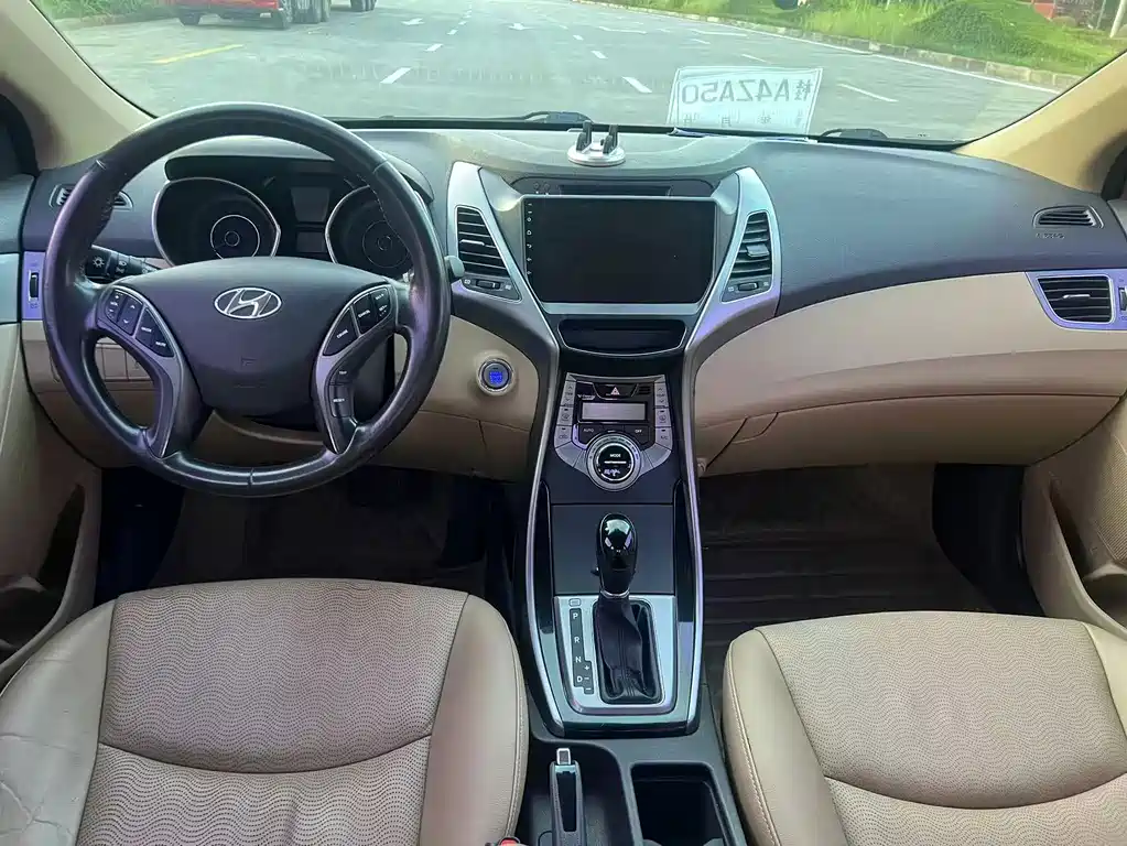 Hyundai Elantra 2013 — фото 10