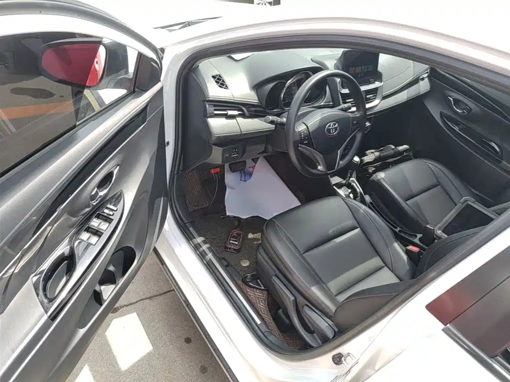 Toyota Yaris L 2020 — фото 16