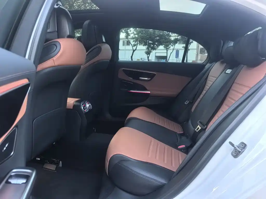 Mercedes-Benz C-Class 2024