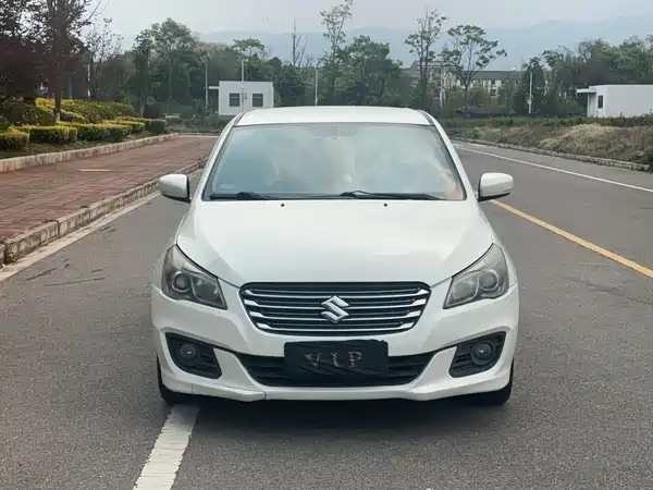 Suzuki Qiyue 2015