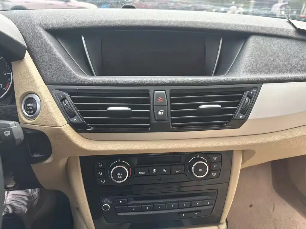 BMW X1 2014 — фото 12