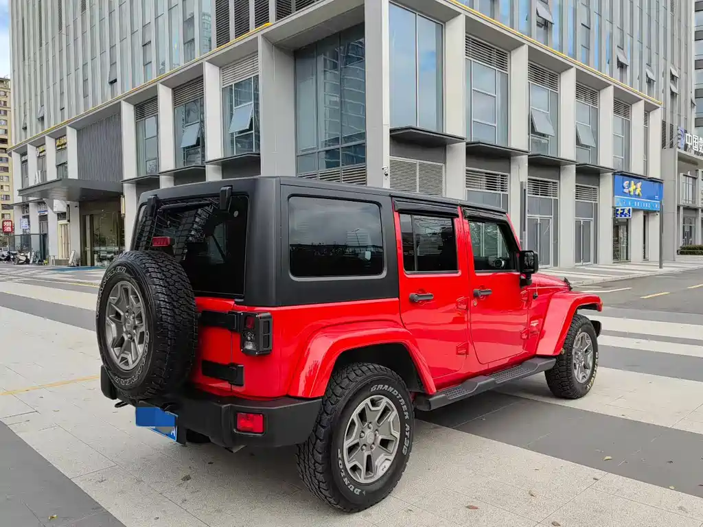 Jeep Wrangler 2016 — фото 8