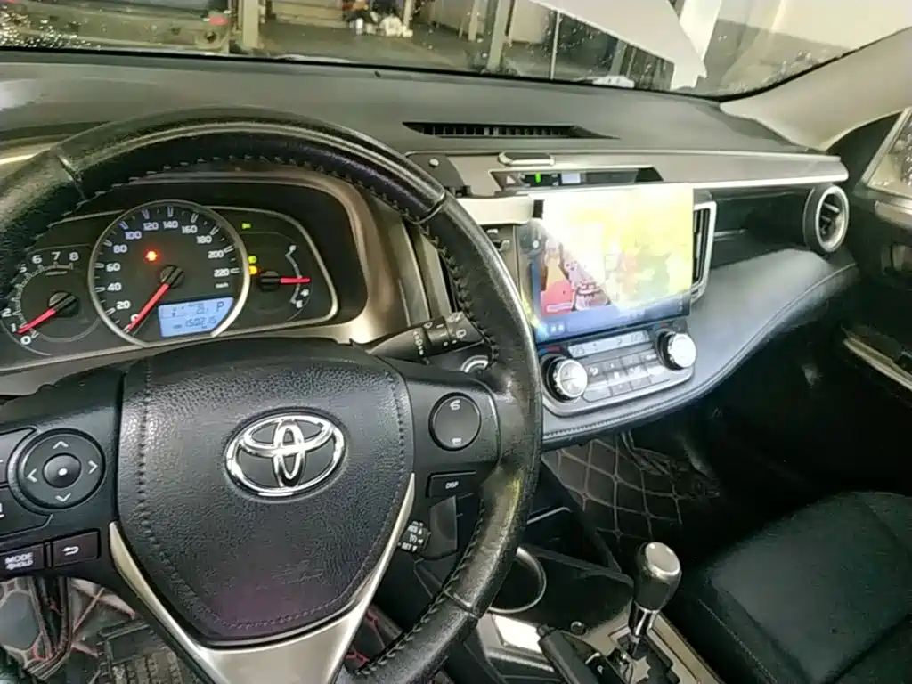 Toyota RAV4 2014 — фото 10