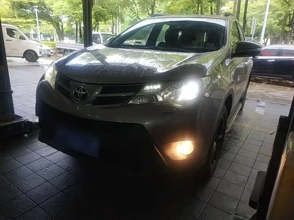 Toyota RAV4 2014