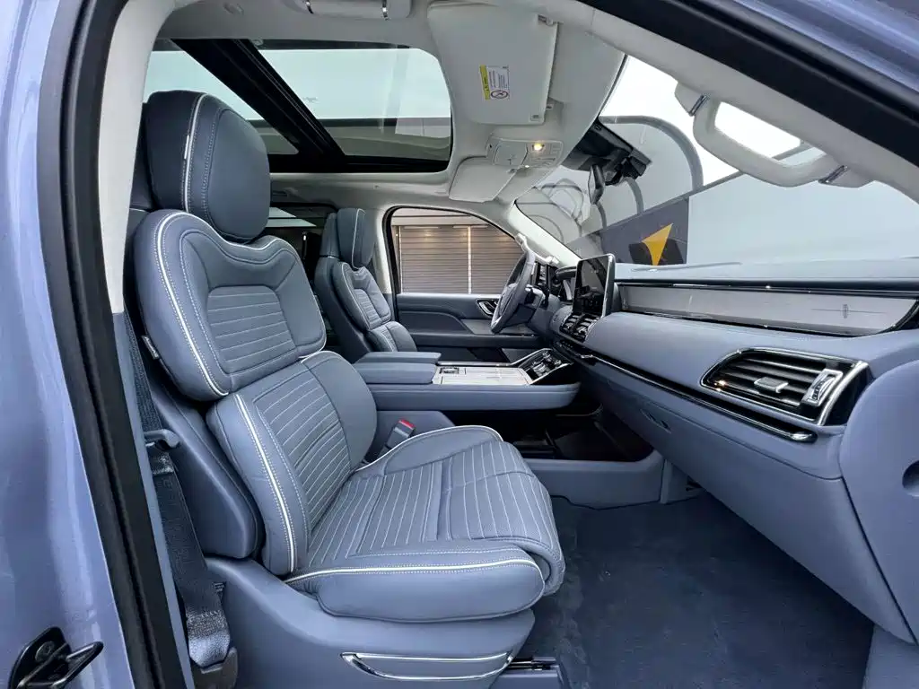 Lincoln Navigator 2019 — фото 16