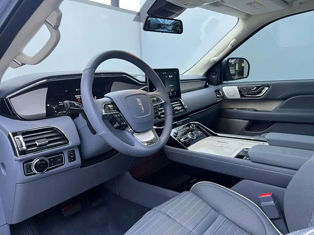 Lincoln Navigator 2019 — фото 17