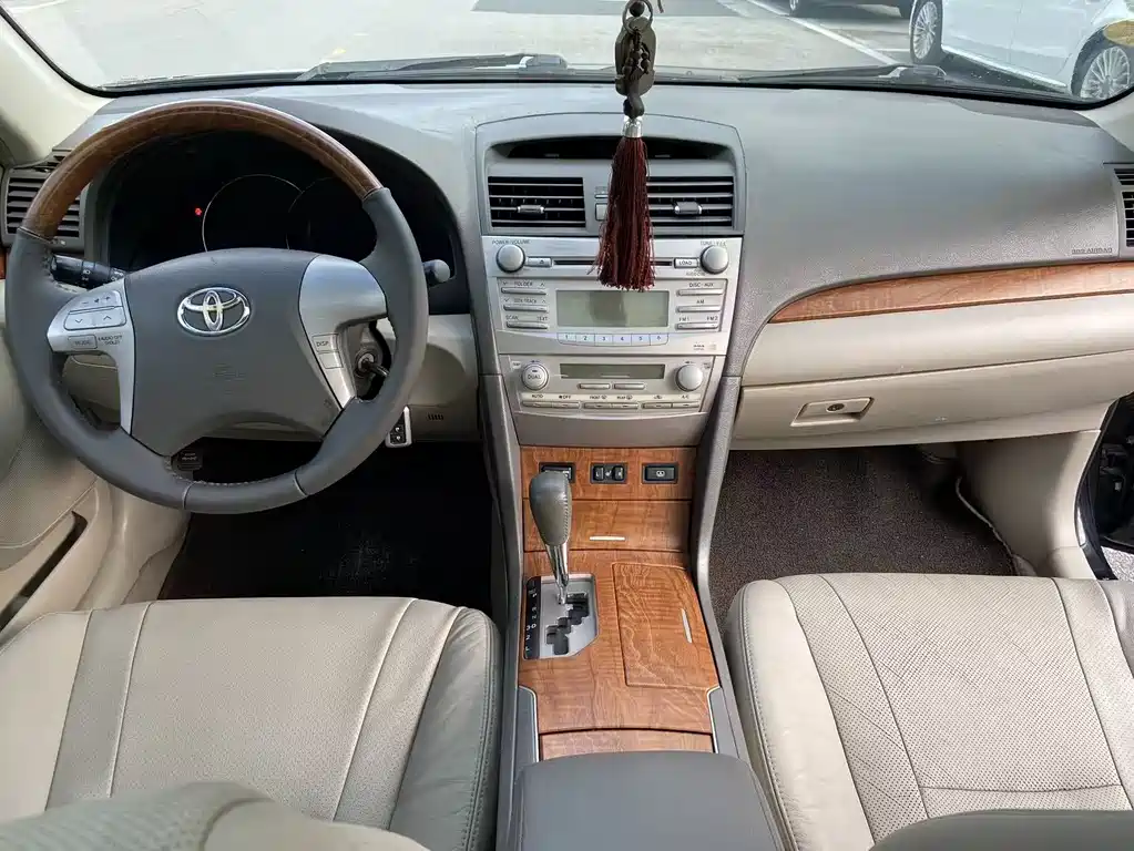 Toyota Camry 2010 — фото 11
