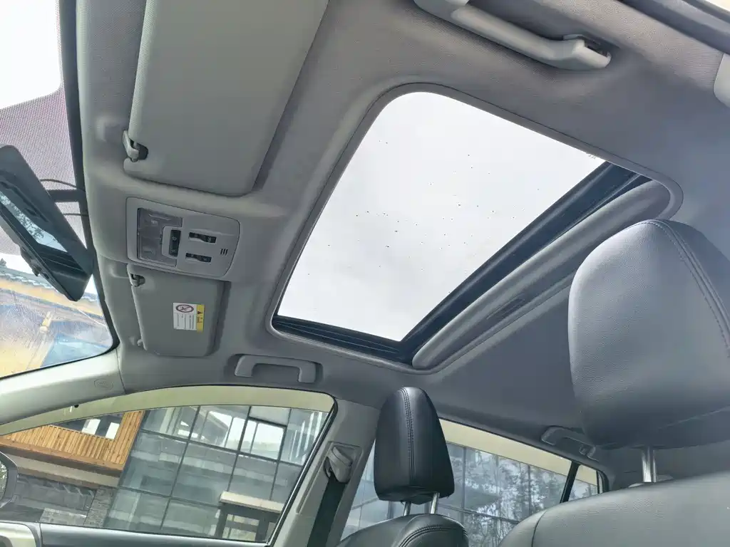 Toyota RAV4 2016 — фото 11