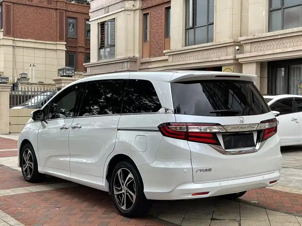 Honda Odyssey 2017 — фото 6