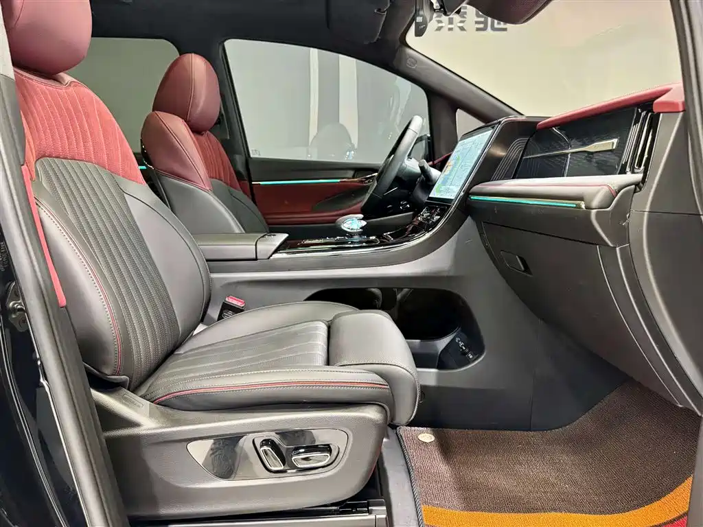 GAC Motor Trumpchi M8 2025 — фото 18