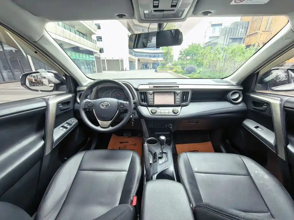 Toyota RAV4 2016 — фото 17