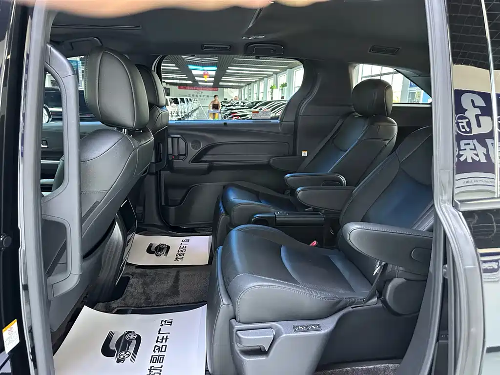 Toyota Sienna 2023