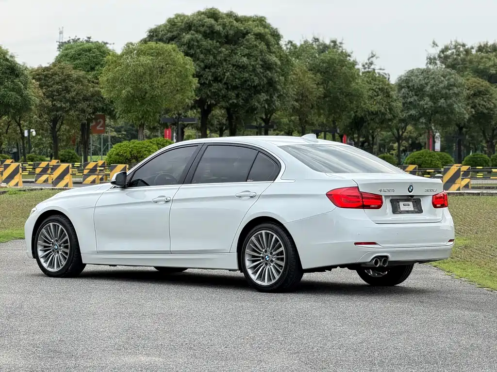 BMW 3 Series 2019 — фото 25