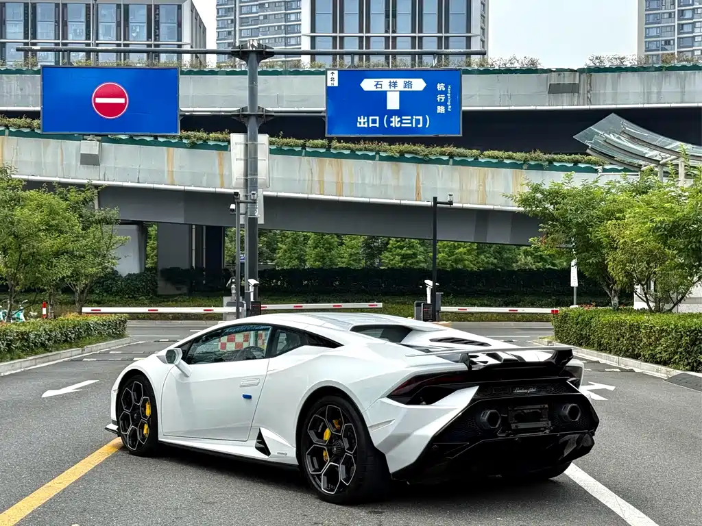 Lamborghini Huracán 2024 — фото 9