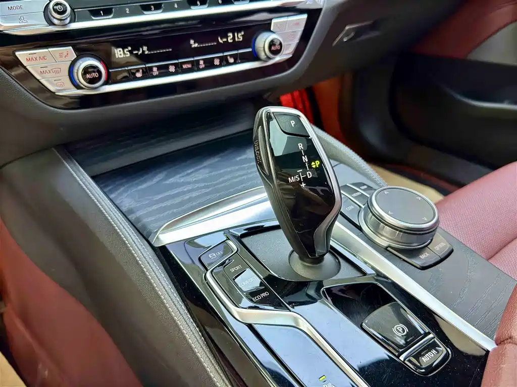 BMW 5 Series 2021 — фото 11