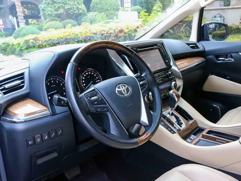 Toyota Alphard 2018 — фото 12