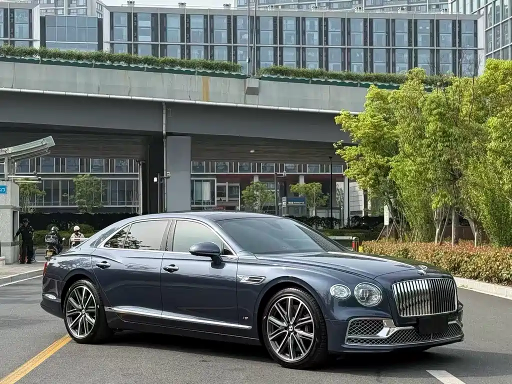 Bentley Flying Spur 2023 — фото 2
