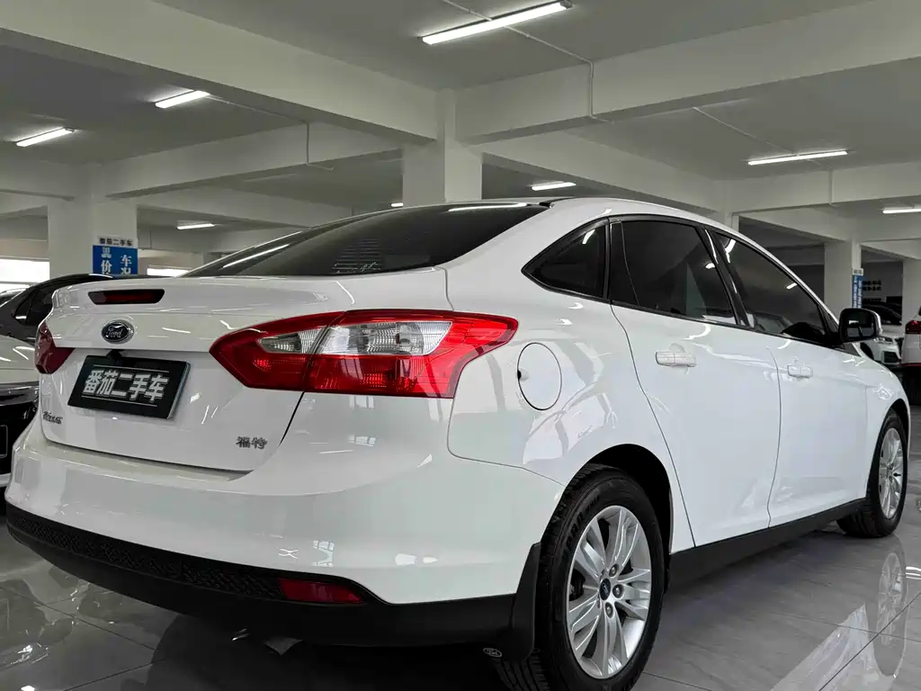 Ford Focus 2015 — фото 7
