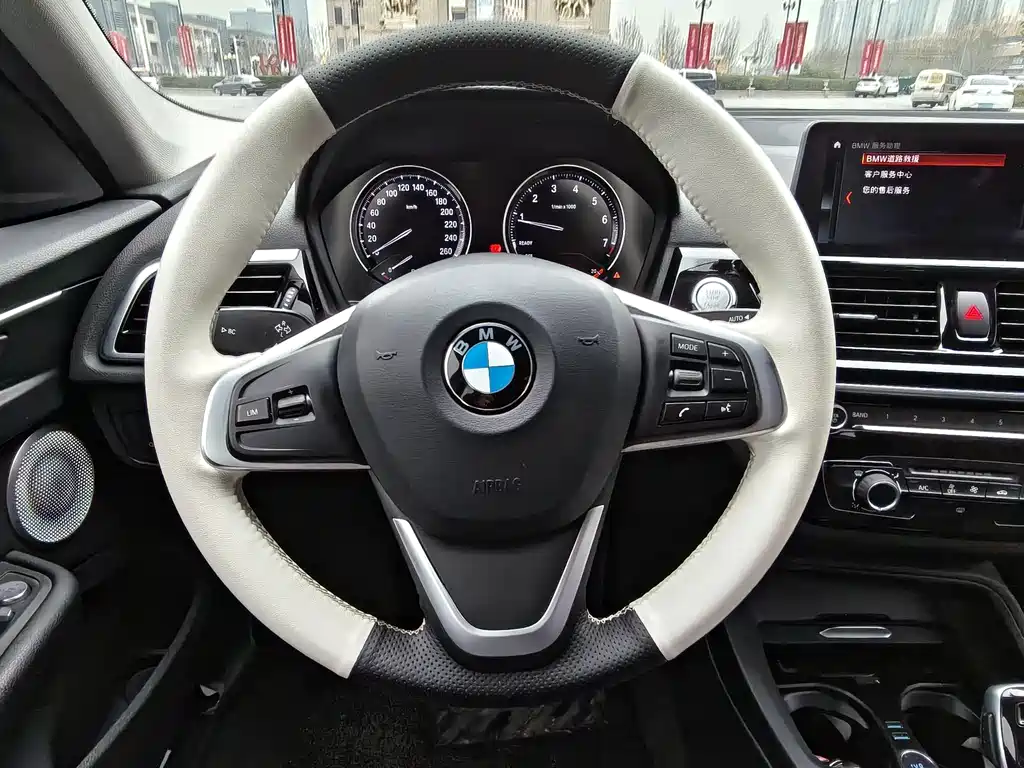 BMW 1 Series 2021 — фото 16