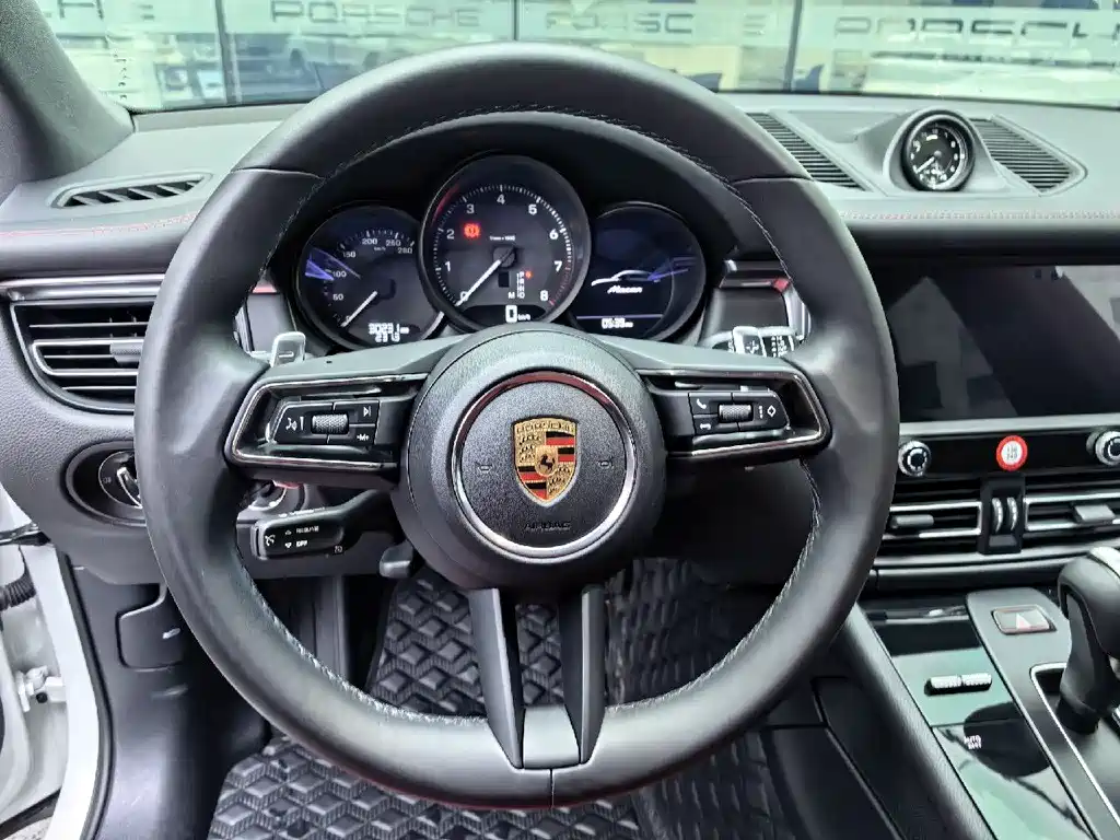 Porsche Macan 2024 — фото 18