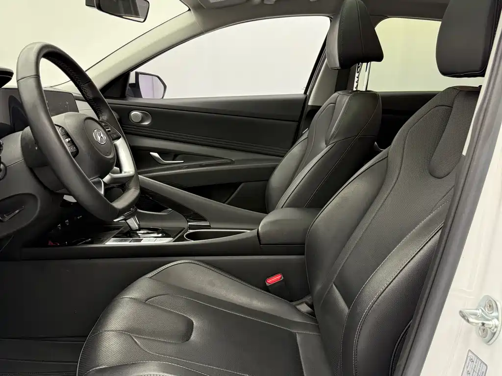 Hyundai Elantra 2022 — фото 10